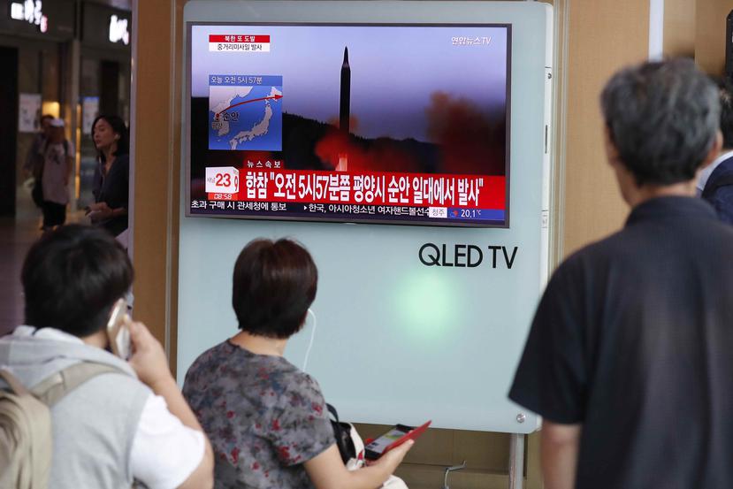 Los científicos norcoreanos "mejoraron el rendimiento técnico" del explosivo por encima del nivel de la primera bomba H probada por el país asiático, añadió el mismo medio.
(Agencia EFE)