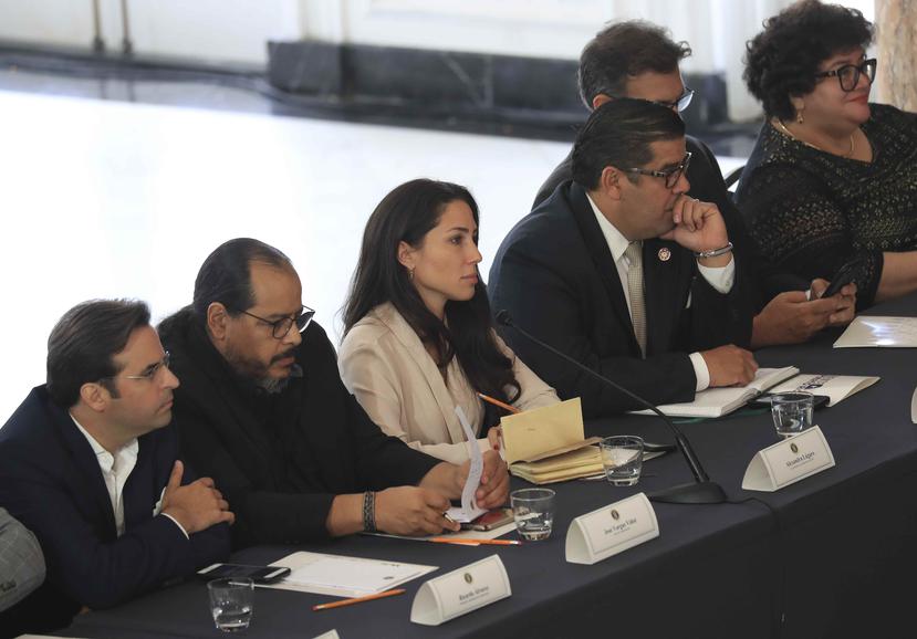El cónclave contó con numerosas figuras del ambiente político, incluyendo la excandidata a la gobernación Alexandra Lúgaro y el representante Rafael Hernández.