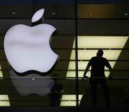 La agencia dijo que considera si Apple tiene “una posición dominante” en la distribución de apps para productos de Apple en Gran Bretaña.