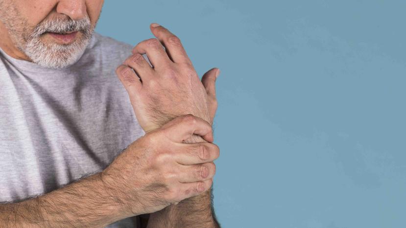 El dolor en las articulaciones es un síntoma clásico de hipotiroidismo y a veces el único en las personas mayores. (Freepik)