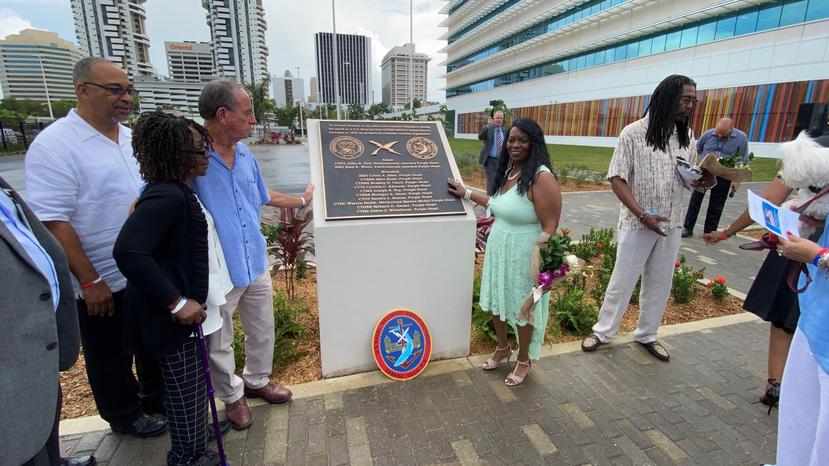 El FBI inauguró ayer un monumento en recordación a las víctimas del atentado de los Macheteros contra una guagua de la Marina de Estados Unidos en 1979.