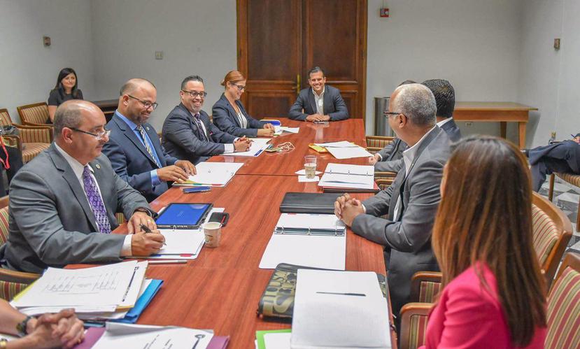 Los miembros de la nueva Junta Reglamentadora de Cannabis tuvieron ayer su primera reunión con el gobernador, Ricardo Rosselló Nevares. (Suministrada)