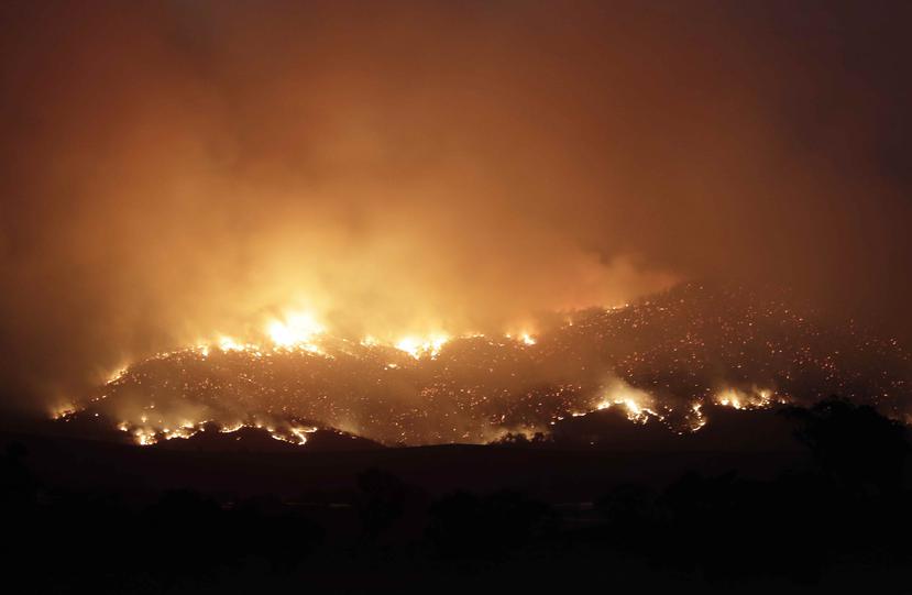 Incendios sin precedentes a lo largo del sur de Australia han causado al menos 33 muertes desde septiembre. (AP)
