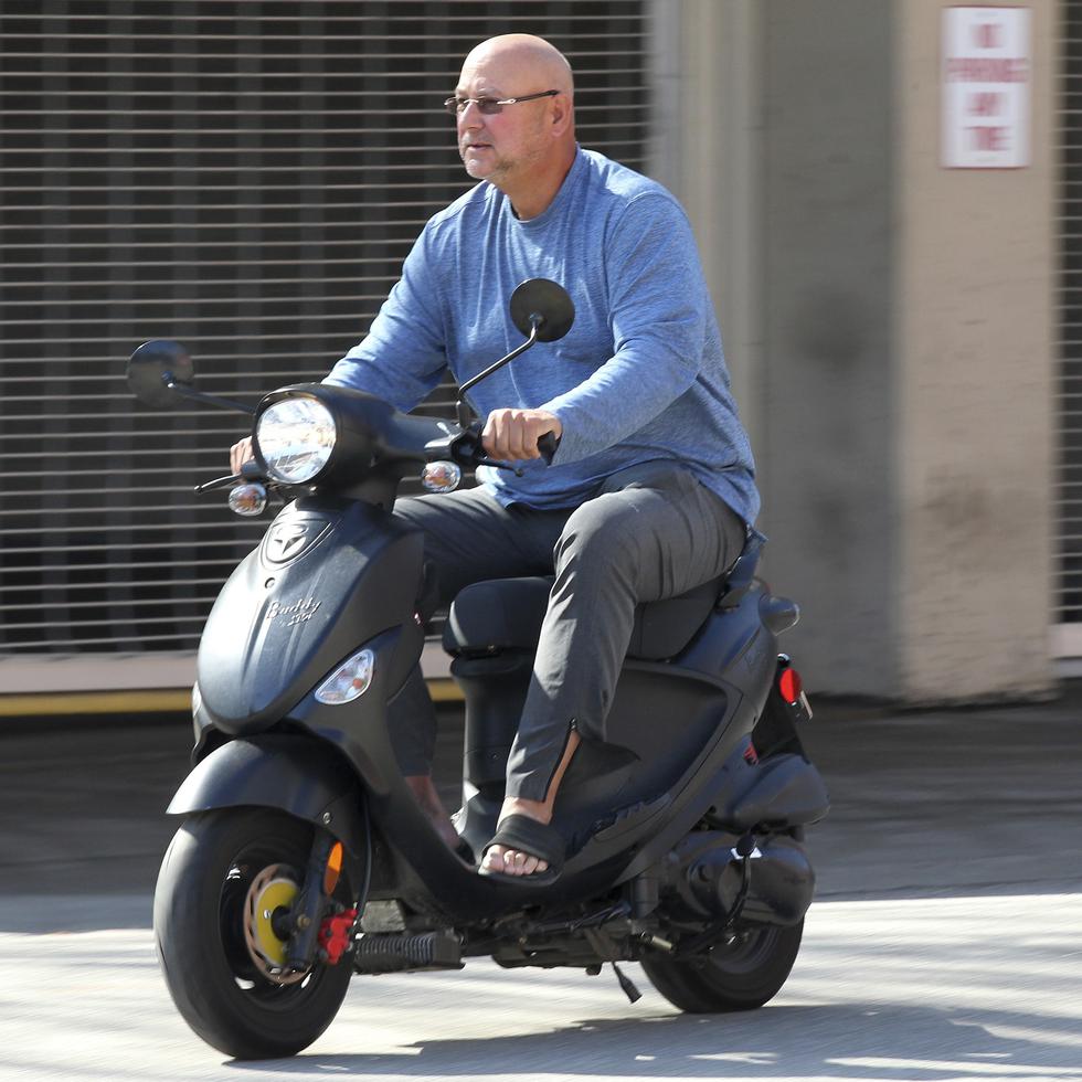 Francona reveló que su scooter motorizado, con el que iba y venía del Progressive Field durante las últimas temporadas, había sido robado por segunda vez.