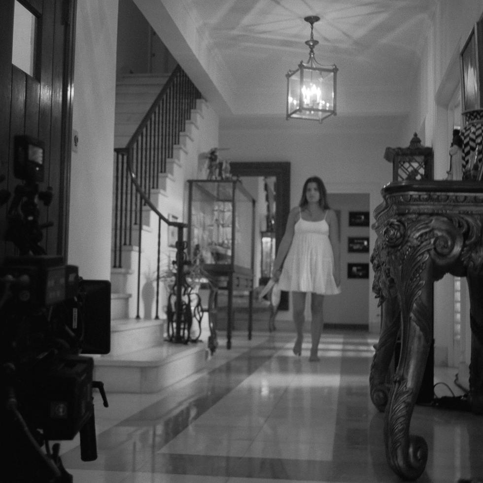 La actriz y guionista del cortometraje Familia, Pilar Valdés, en una de las escenas del filme.