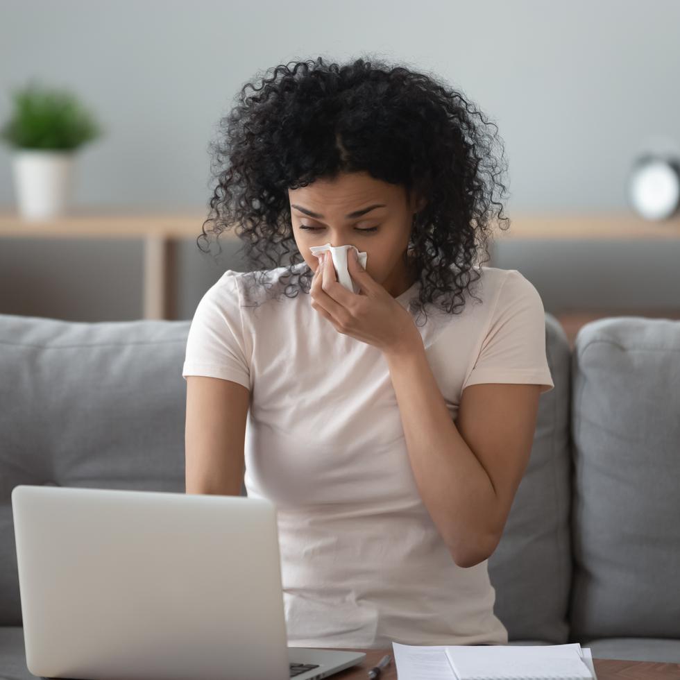 Cuando las personas tienen gripe, la tos juega un papel fundamental en la eliminación de los elementos irritantes e infecciosos del cuerpo.