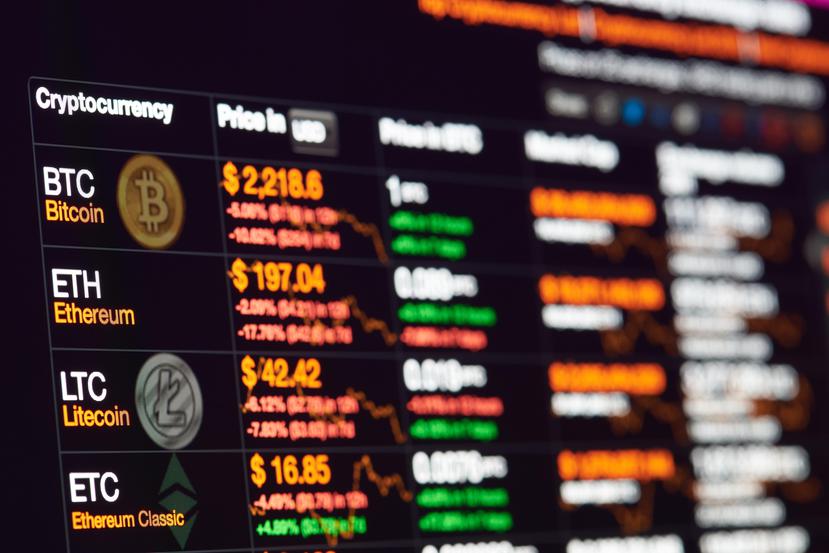 El mercado de criptomonedas tales como el bitcoin y Ethereum se han mantenido altamente volátil en años recientes, con fluctuaciones marcadas en el valor de cada divisa digital. (Shutterstock)