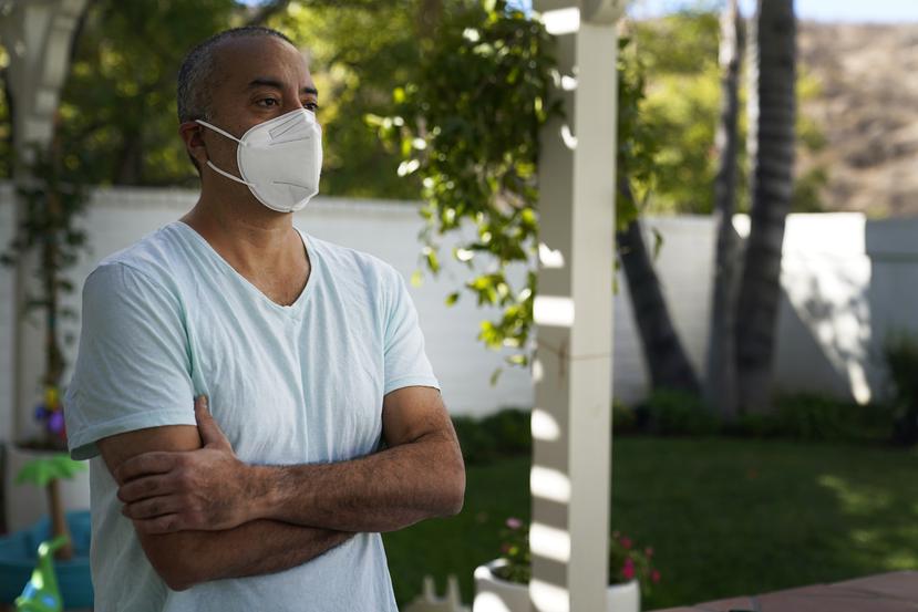 Antonio Gómez fotografiado en su casa de Simi Valley, California, el 11 de noviembre del 2020. Gómez  se recupera del coronavirus tras ser contagiado por su padre. Estuvo 12 días en un hospital con serios problemas respiratorios.