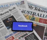 Facebook genera ingresos del contenido noticioso de los medios pero no invierte en su producción.