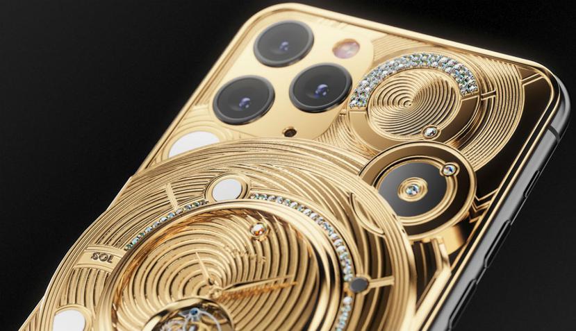 El teléfono está bañado en oro de 18 quilates, y contiene además 137 diamantes (caviar.global).
