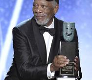 Morgan Freeman acepta el premio a la trayectoria en la ceremonia de los Premios SAG. (AP)