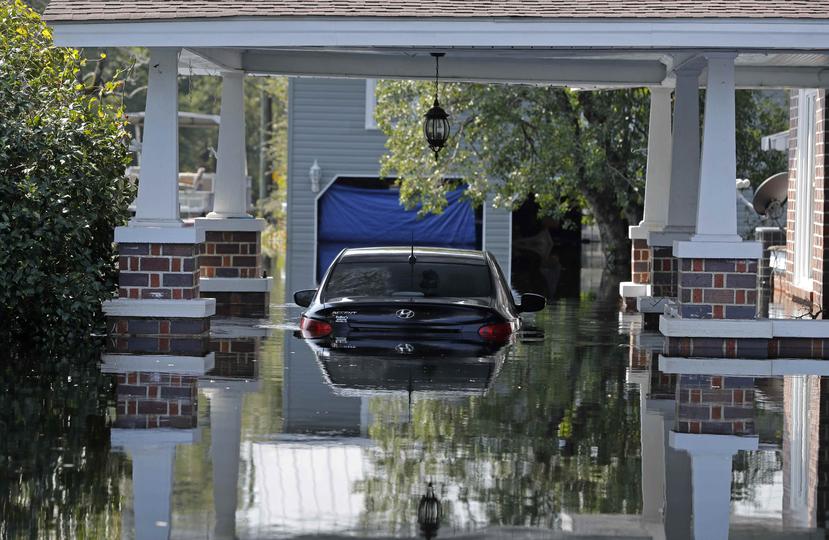 un carro inundado en Nichols, Carolina del Sur. (AP)