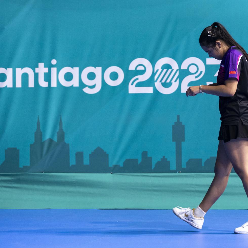 Adriana Díaz se retira de la competencia tras perder el último partido de la final ante Estados Unidos.