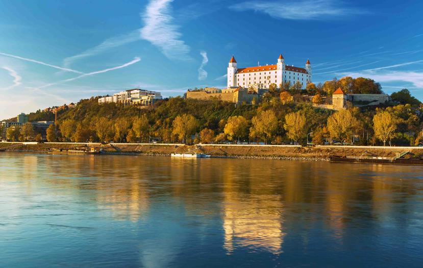 Castillo de Bratislava desde el río Danubio. (Foto: Shutterstock.com)