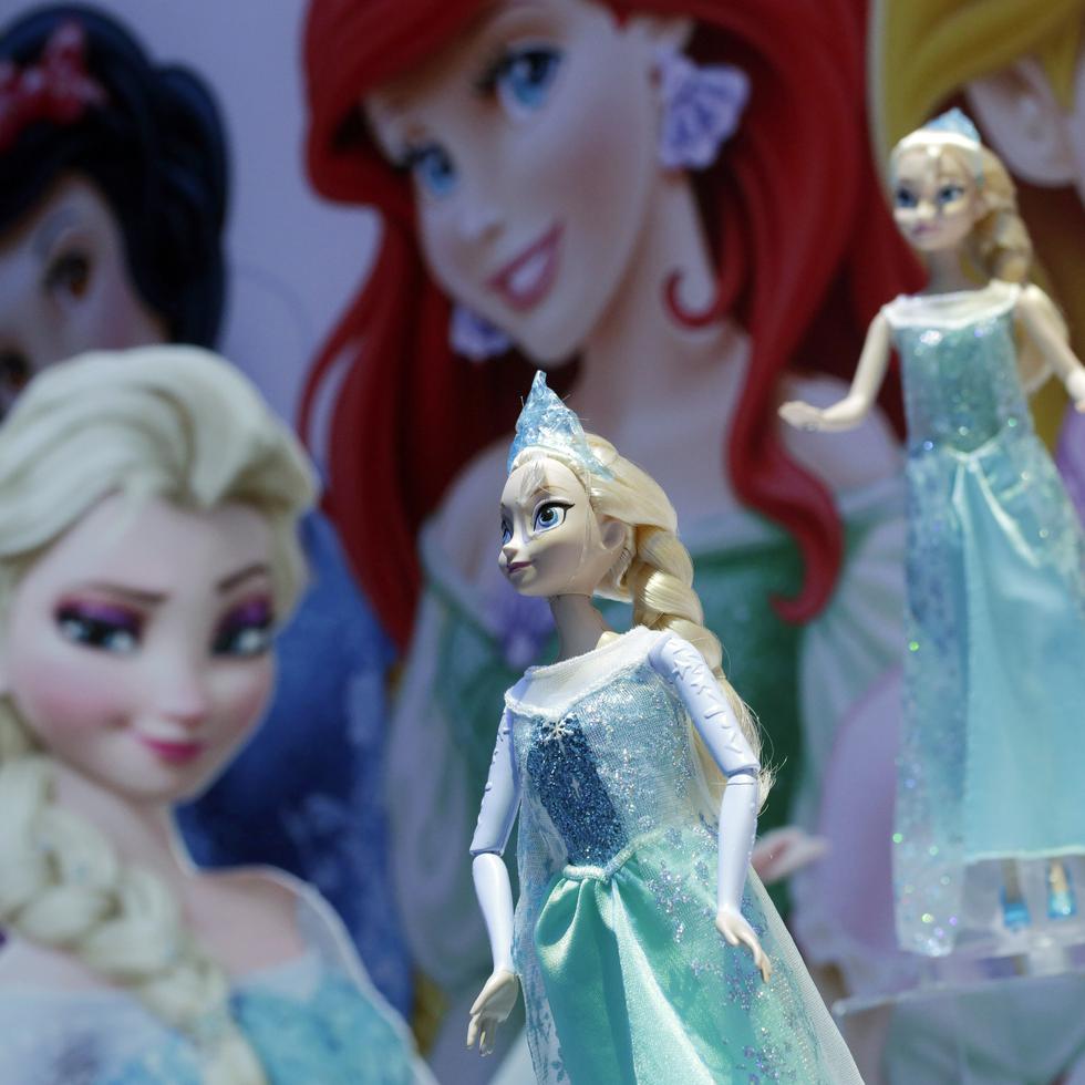 Mattel comenzará a producir las muñecas de las princesas de Disney a partir del 2023.  (AP Photo/Mark Lennihan)