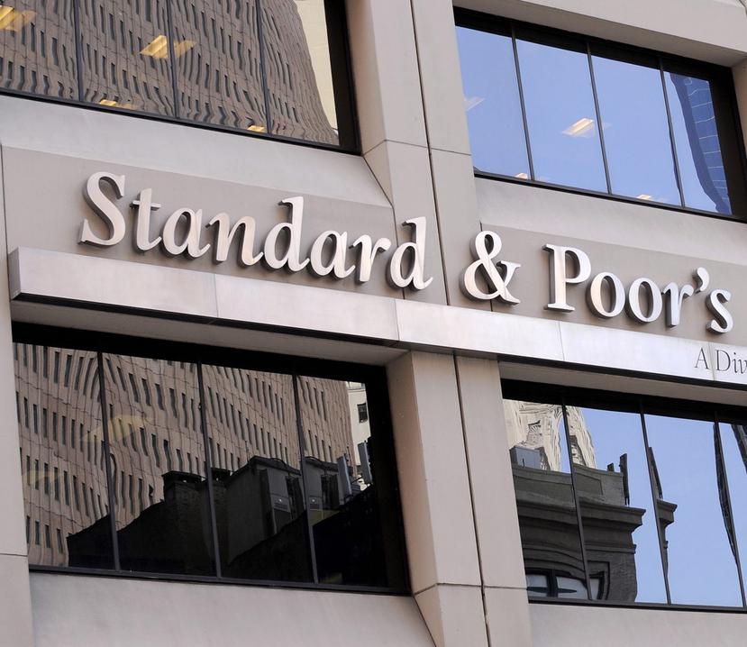 El viernes en la noche, Standard & Poor's (SP) degradó en dos niveles los GO y el BGF. (Archivo)
