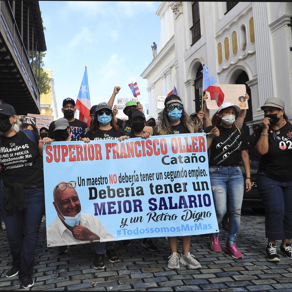 Protesta de maestros en el Viejo San Juan el 4 de febrero de 2022.