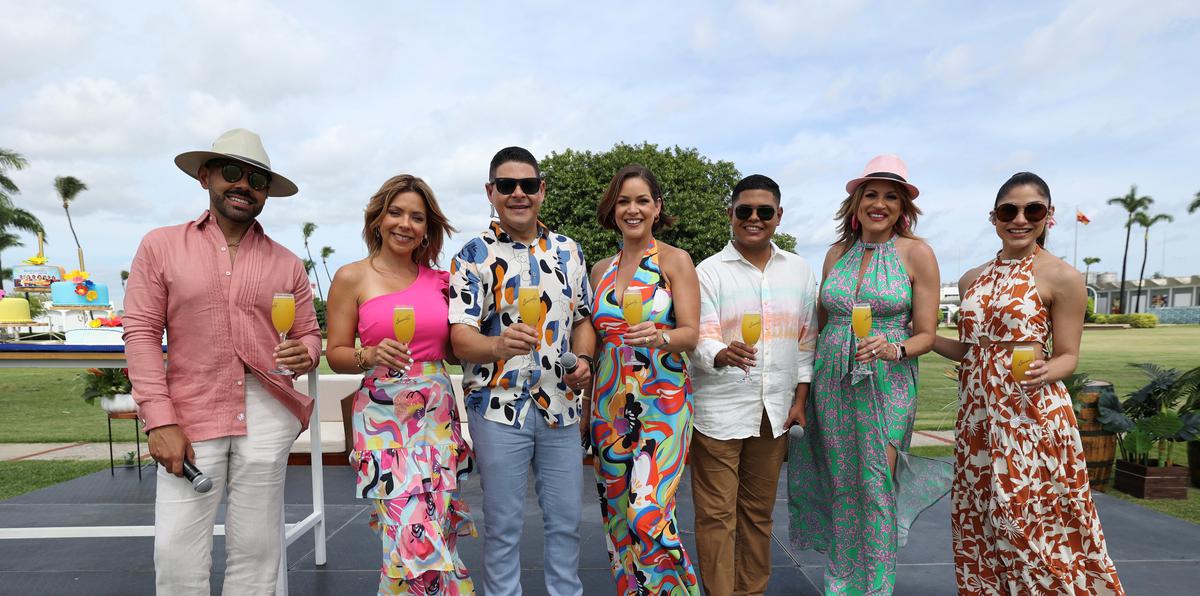 Jorge Gelpí, Mónika Candelaria, Aixa Vázquez, Maricarmen Ortiz, Yizette Cifredo, José Santana y Carlos Omar Díaz recibieron a los artistas.