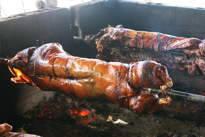 El cerdo local tiene un mejor sabor y la carne es más jugosa y blanda cuando se asa a la varita.