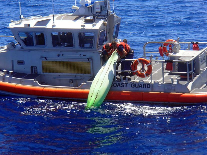 La Guardia Costera informó que el buque pesquero Pacific Quest reportó el naufragio a eso de las 9:30 de la mañana, y sacó a cuatro hombres del agua, pero dos ellos estaban inconscientes.(The Associated Press)