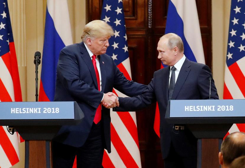A la izquierda el presidente de Estados Unidos, Donald Trump, junto al presidente de Rusia, Vladimir Putin. (EFE)