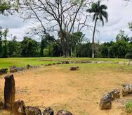 El parque indígena, consta de diez bateyes rodeados por una variedad de piedras con petroglifos.
