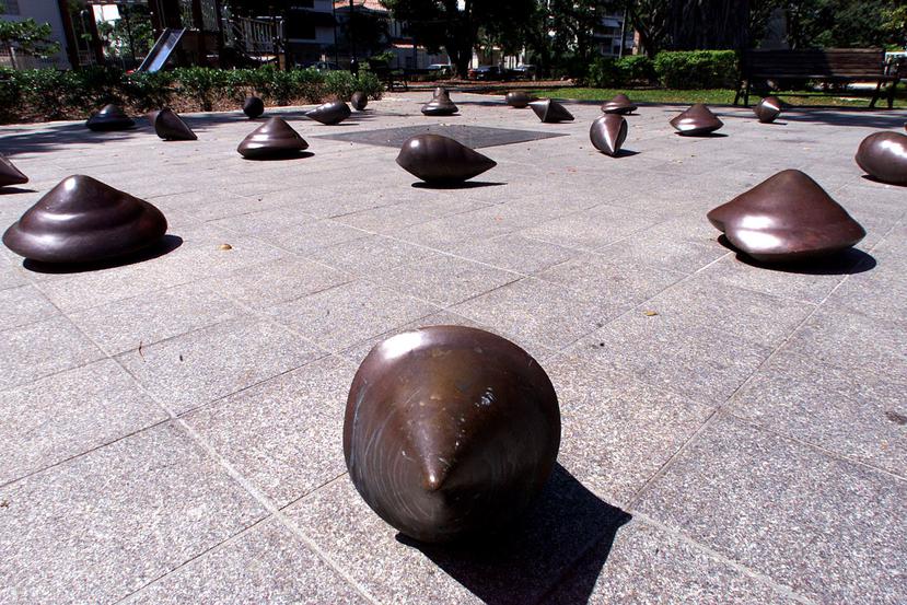  Uno de los caracoles de la pieza "Los pasos perdidos", del artista Julio Suárez fue robado en 2019
