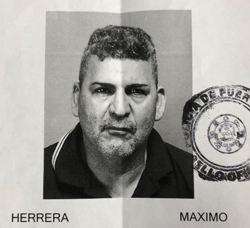 Ficha de Máximo Herrera. (Suministrada)
