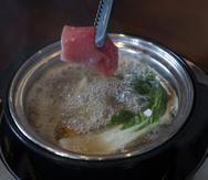 El restaurante Denko Asian Eatery incluirá una gran variedad de "hot pots", que se cocinan en cada mesa por el cliente, como el Shabu Shabu japones.