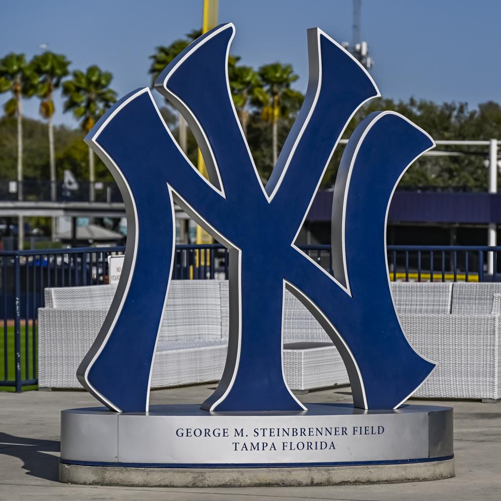 El complejo primaveral de los Yankees de Nueva York, en Tampa, Florida, luce vacío y cerrado debido a que los campos de entrenamientos no pueden efectuarse por el paro laboral.