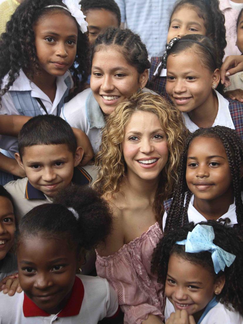 Con sus esfuerzo, la cantante colombiana busca mejorar el nivel educativo de la niñez en su país. (AP)