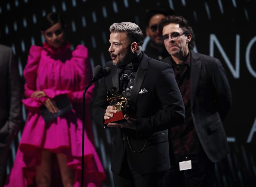 Junto a sus familiares y amigos, Capó también dedicó el premio a Farruko y Alicia Keys, con quien hizo un remix de "Calma". (AP)