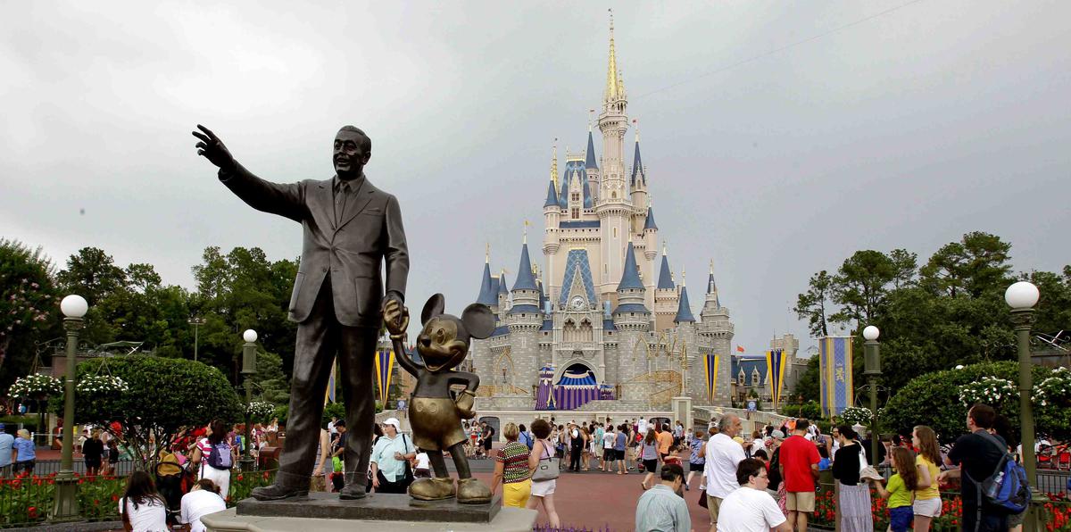 Los parques de Disney reciben aproximadamente 250,000 visitantes diarios.