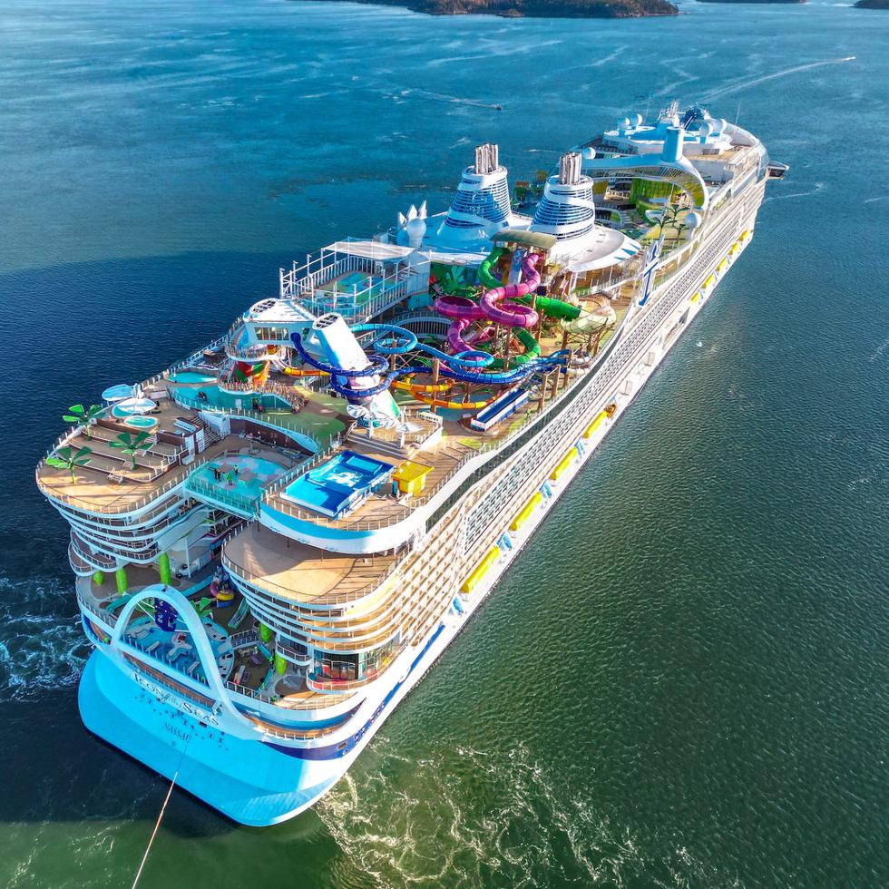 El Icon of the Seas cuenta con capacidad para 7,600 viajeros, pero arribará a la isla con un poco más de 4,000 entre tripulantes y contratistas.