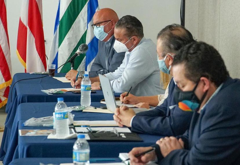 Varios alcaldes estuvieron presentes en la reunión en Cataño. (Suministrada)