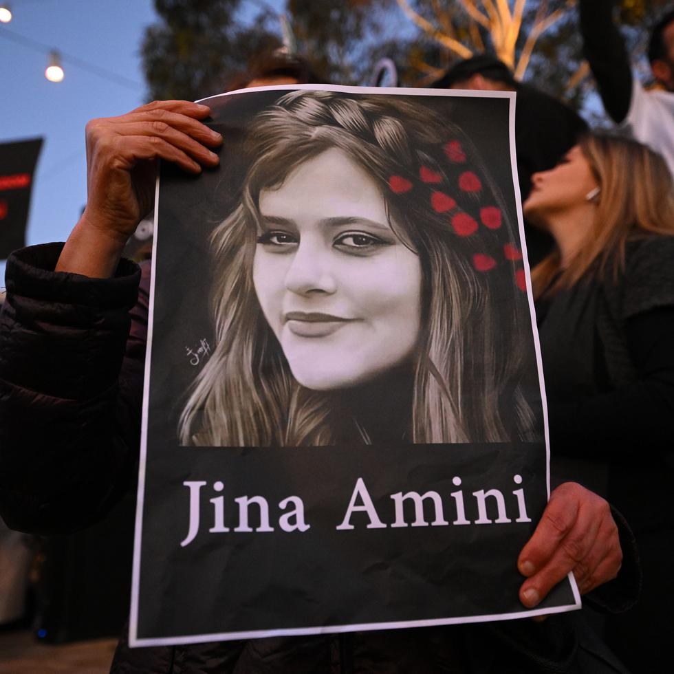 Imagen de archivo de manifestaciones por la muerte de la joven Mahsa Amini. EFE/EPA/JAMES ROSS
