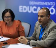 Jesús González Cruz se mantuvo en su cargo, pese a que ya había renunciado, para cooperar con la iniciativa llamada P-Card que heredó la designada secretaria de Educación, Yanira Raíces Vega.