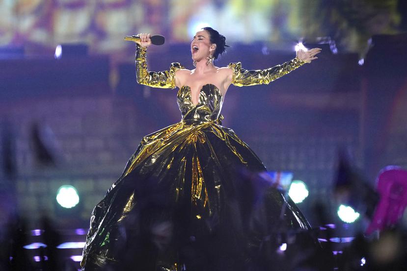 Katy Perry canta durante el concierto en el Castillo de Windsor, Inglaterra, el domingo 7 de mayo de 2023, para conmemorar la coronación del rey Carlos III. (Yui Mok/Foto compartida vía AP)