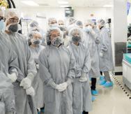Del programa de aprendizaje registrado en la empresa Boston Scientific, en Dorado, se graduaron 11 personas, que a la vez que se capacitan como operadores de manufactura obtienen salario y experiencia en esta empresa de dispositivos médicos.