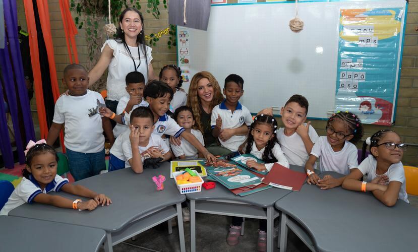 Fotografía cedida por la Fundación Pies Descalzos de la cantante colombiana Shakira durante la inauguración de la Institución Educativa Distrital Nuevo Bosque Pies Descalzos, este sábado en Barranquilla (Colombia). EFE/Fundación Pies Descalzos
