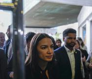 La representante estadounidense Alexandria Ocasio-Cortez, demócrata por Nueva York, visita el Museo de la Memoria y los Derechos Humanos en Santiago, Chile, el jueves 17 de agosto de 2023. (AP Foto/Esteban Felix)