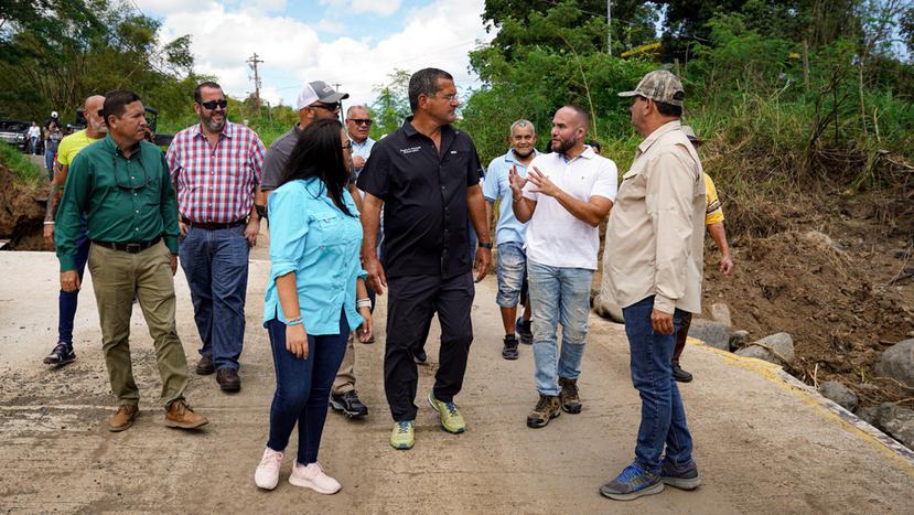 El gobernador, Pedro Pierluisi en su visita al municipio de Yauco este lunes.