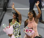 Las hermanas Williams durante un torneo en Abu Dhabi en 2018. (AP)