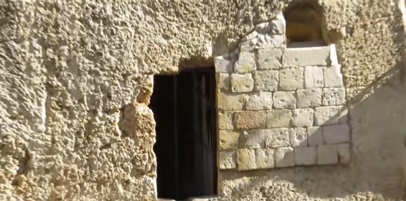 La última vez que se pudo ver la losa original de la tumba de Jesucristo fue en 1555. (Captura YouTube)
