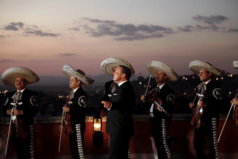 Luis Miguel acompañada de su mariachi. (Twitter Luis Miguel)