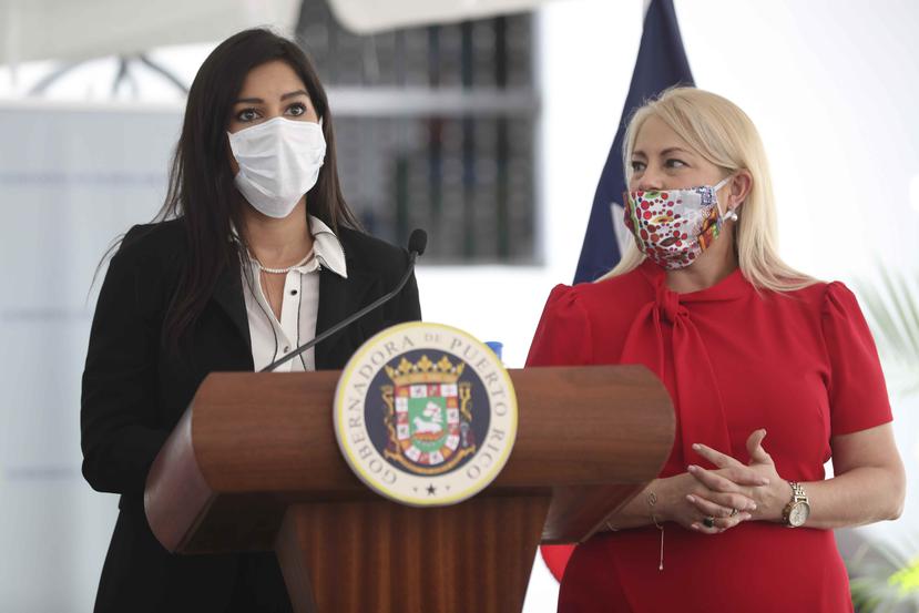 En la foto, Briseida Torres, saliente secretaria del Trabajo y la gobernadora Wanda Vázquez. (GFR Media)