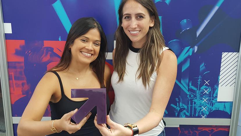 Dolmarie Méndez y Lauren Cascio, cofundadoras del “startup” Abartys, con su trofeo de la competencia “Release It”. (Suministrada)