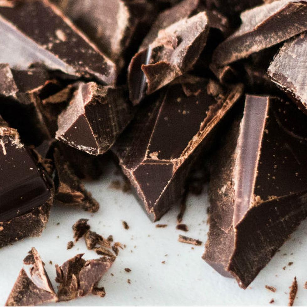 Los ácidos grasos del chocolate ejercen una función estimulante de endorfinas, que tienen que ver con las sensaciones de placer y estado de ánimo. (Charisse Kenion / Unsplash)