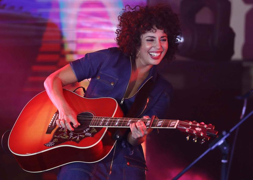La cantautora puertorriqueña Raquel Sofía durante una presentación en la Ciudad de México como parte de las Sesiones Acústicas del Latin Grammy. (AP/Rebecca Blackwell)