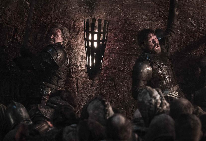 Brienne y Jaime en protegen Winterfell de la invasión de caminantes blancos. (Helen Sloan/ HBO)